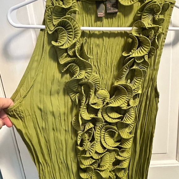 Green Sleeveless Ruffle Top - Picture 7 of 7